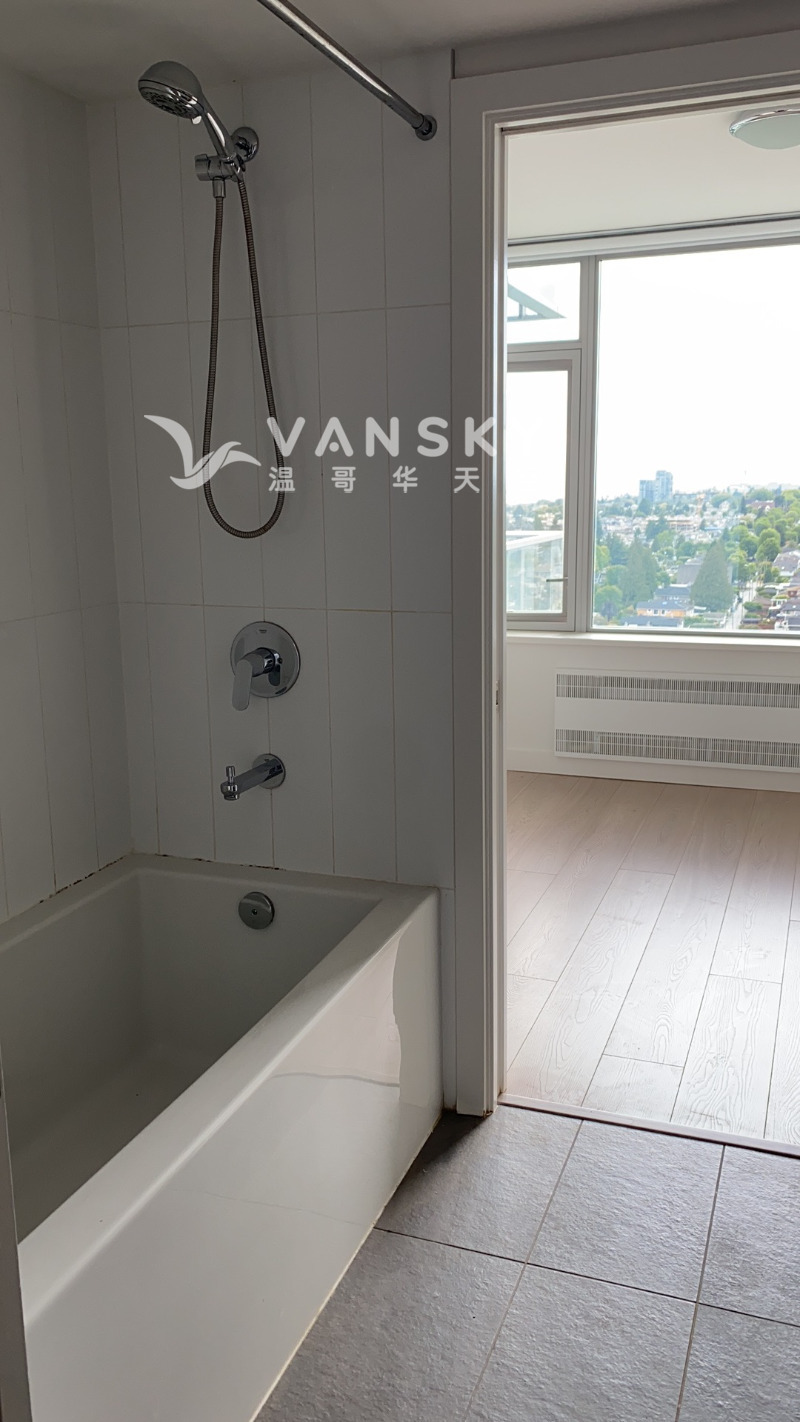 250526172420_bathroom.jpg
