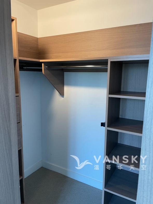 221223211439_masterbedroom-closet.jpg