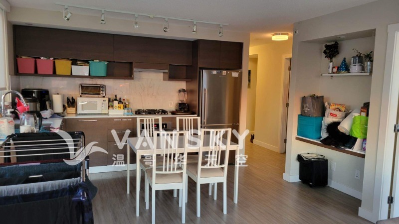 出租女生一卧室 本拿比，高贵林（Burquitlam ） 领包入住