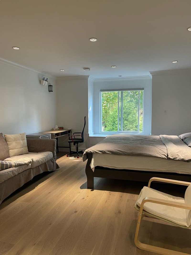 列治文商圈附近主卧十月出租