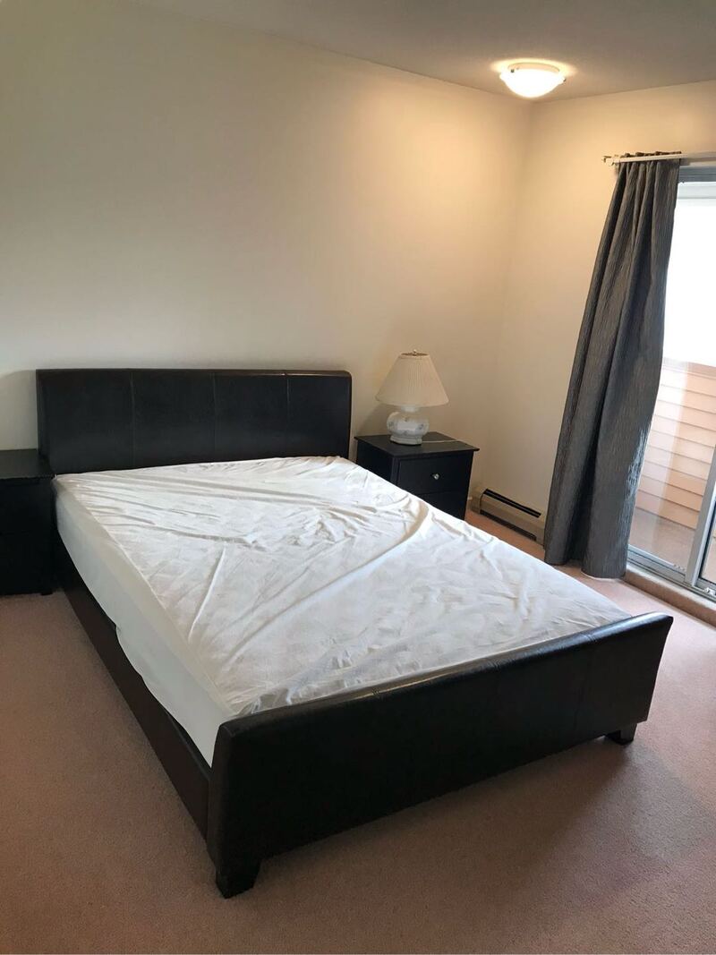 列治文独立屋带卫生间和阳台套房出租