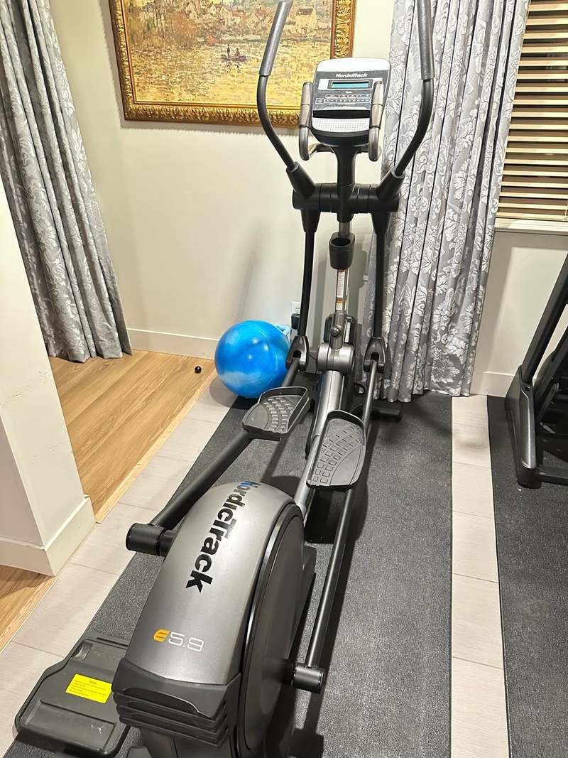 低价出售九成新椭圆机、跑步机和乒乓球桌
