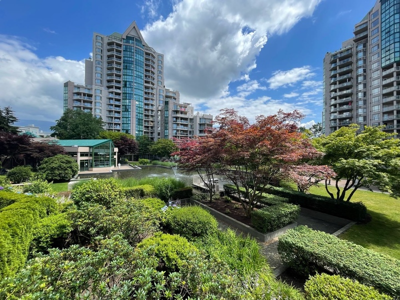 高贵林2房1厅近skytrain Douglas 走路10分内