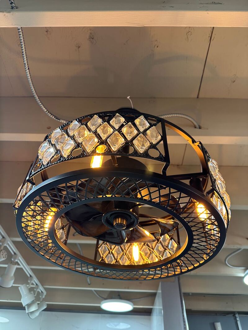 全新黄光风扇灯 无噪音 配有遥控器