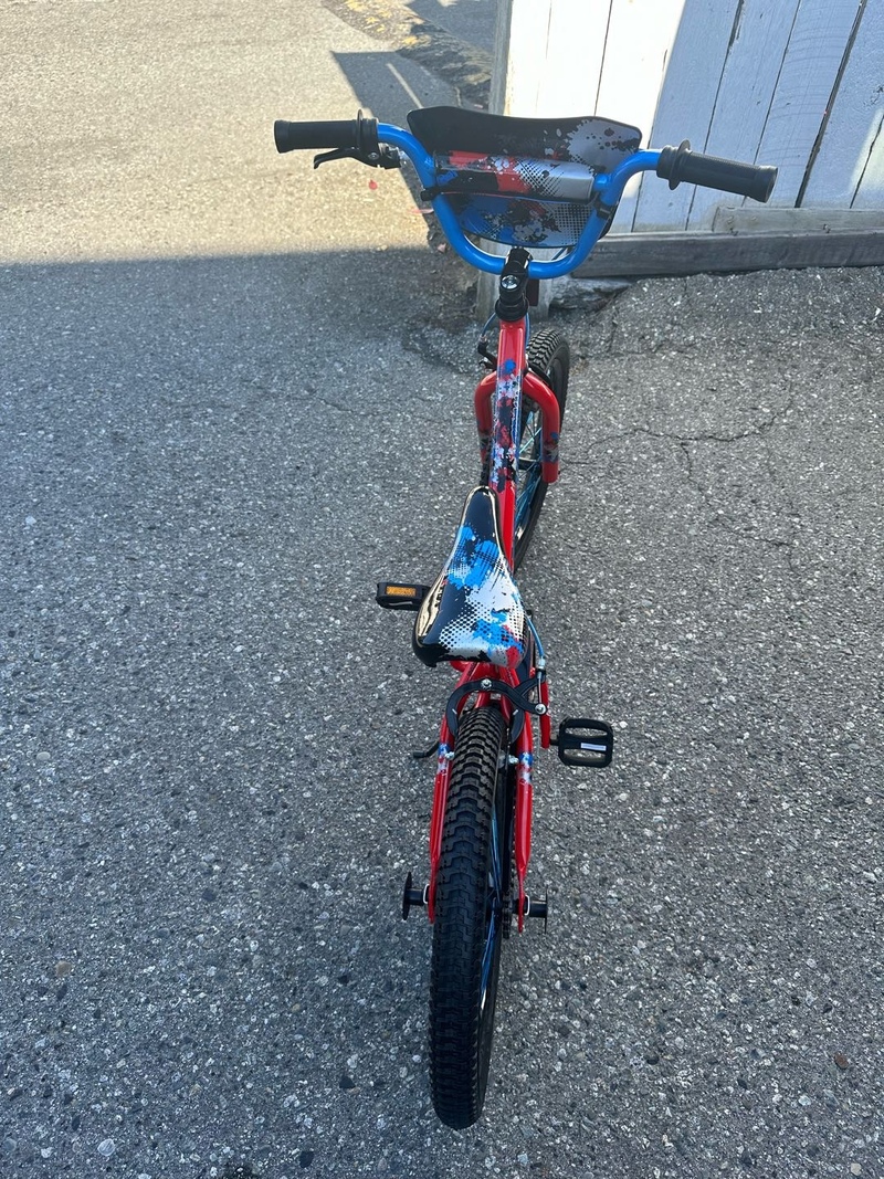 全新18寸儿童自行车