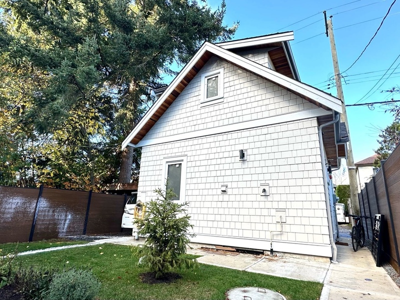 西16街兩房兩衛後巷屋近UBC LordByng 學區房出租