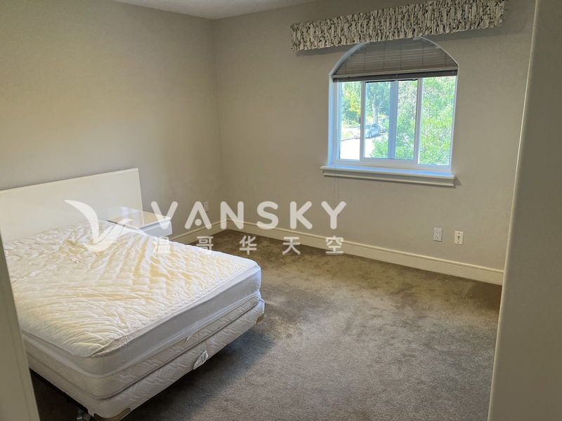 近UBC 豪宅内单间出租