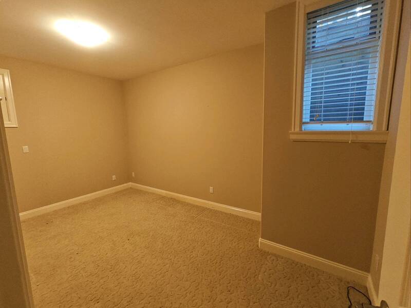 温西交通便捷半地下室三室一厅一卫召租