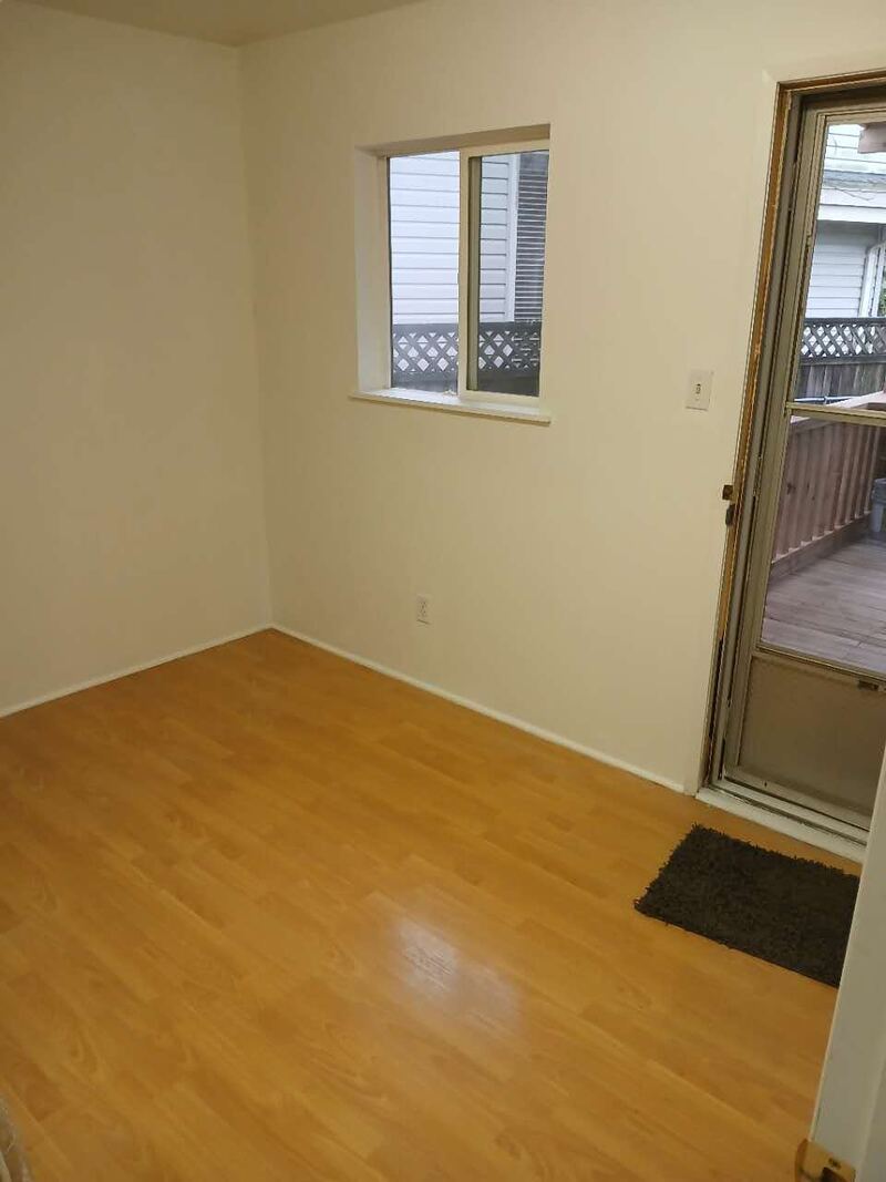 Richmond出租新装修两房【近Minoru】请电话联系