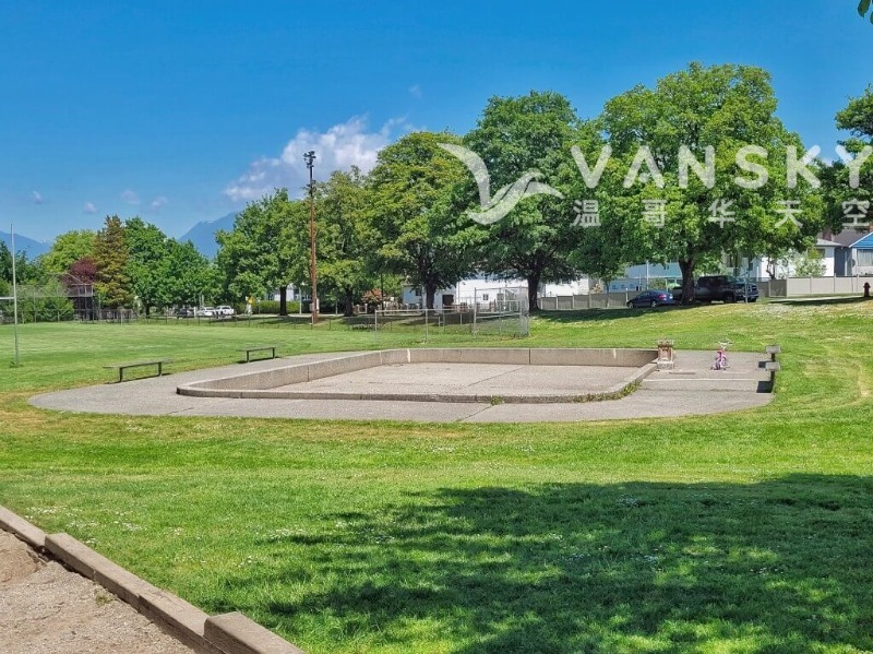 250417231302_Renfrew-community-park-playground-wading-pool.jpg