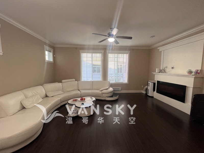 Surrey素里3房3卫连排