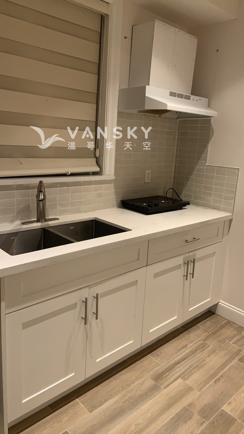 本拿比Metro 附近的独立house的独立单元一室一厅一卫出租