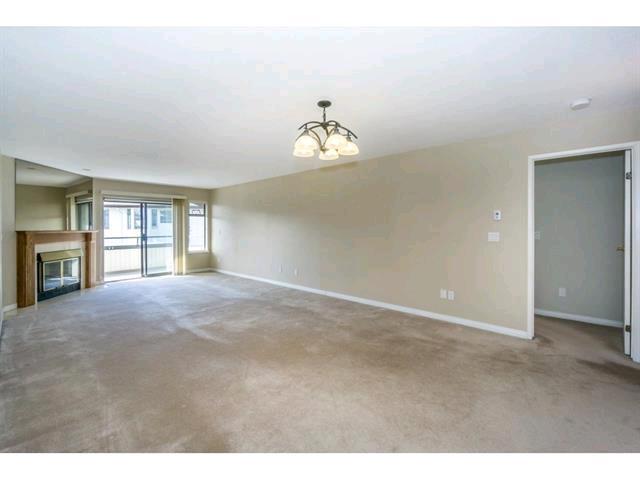 素里好地段好房出租，近大型购物中心，大统华，中餐馆，银行，小学，中学，公共交通便利，，近图书馆，游泳馆，步行3分钟到达公交车站，320，375路公交车站