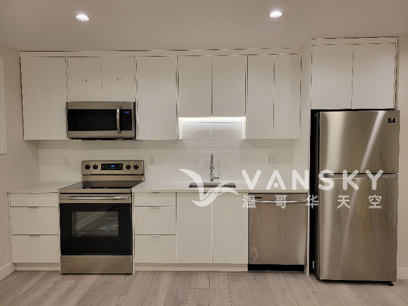 高贵林2房地下室套房 Coquitlam 2 Bed 1 Bath Suite