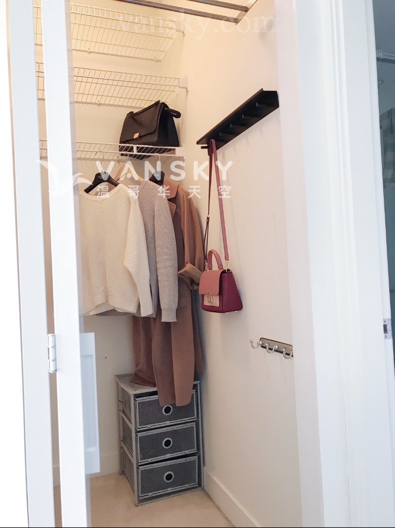 260419203205_master_closet.jpg