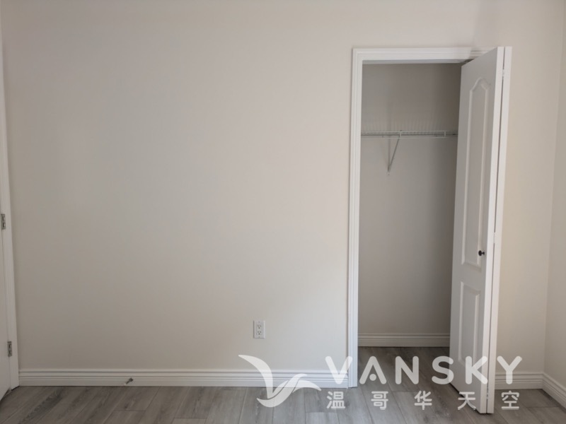 260715103721_Bedroom_closet_2.JPG
