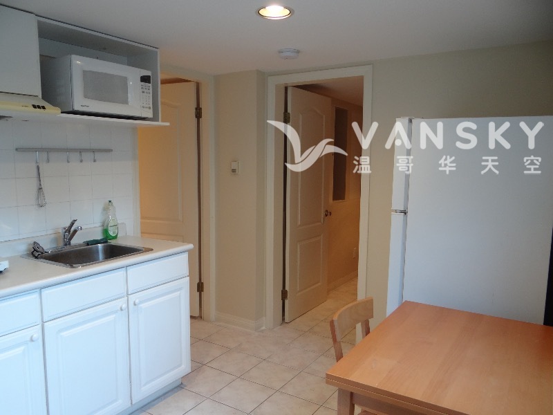 260828120228_6kitchen.JPG