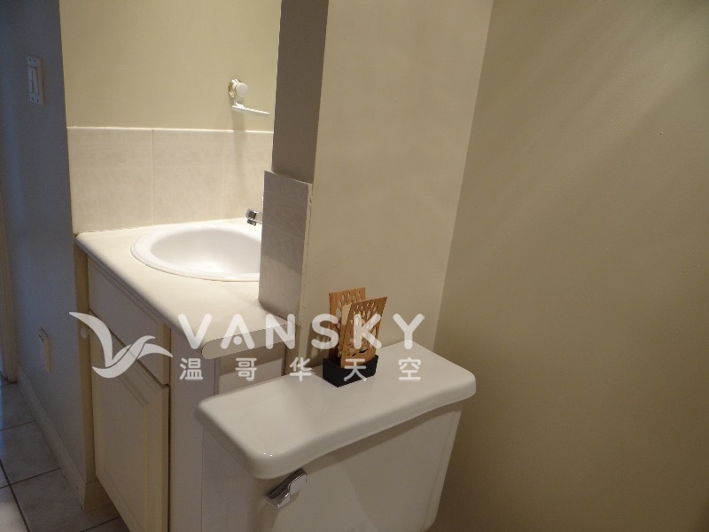 260828120253_8bathroom.JPG