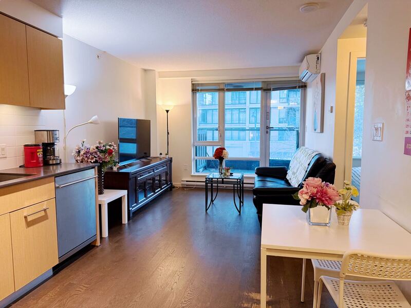 列治文天车站旁温馨公寓