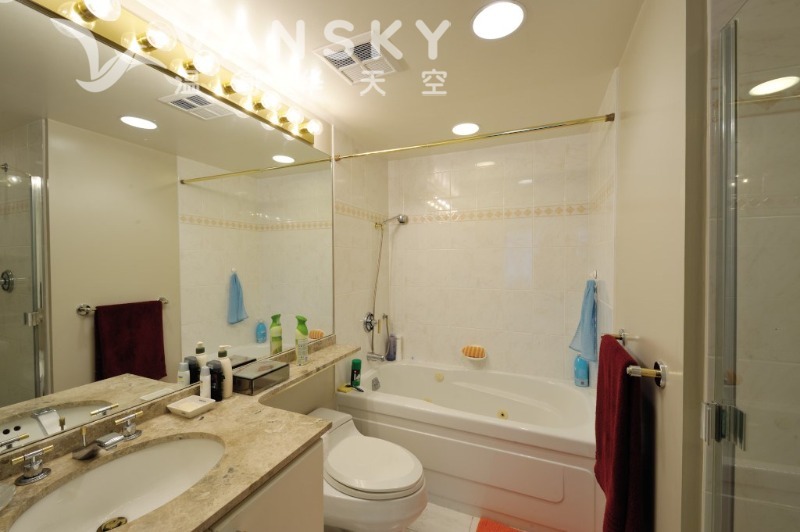 260505005405_bathroom1.jpg