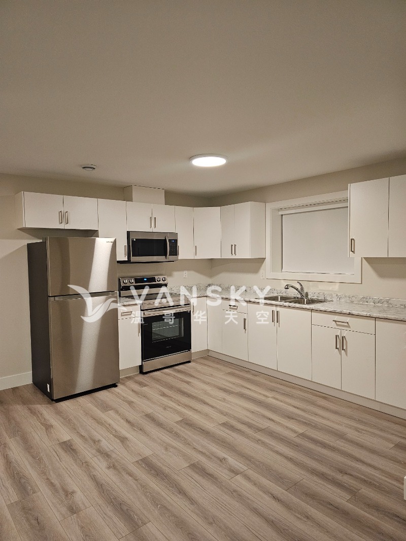 南素里地下室两房一厅一卫全新房出租