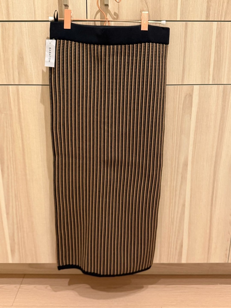 全新BABATON厚質量長裙原價稅後近100現只要35塊列治文商場附近