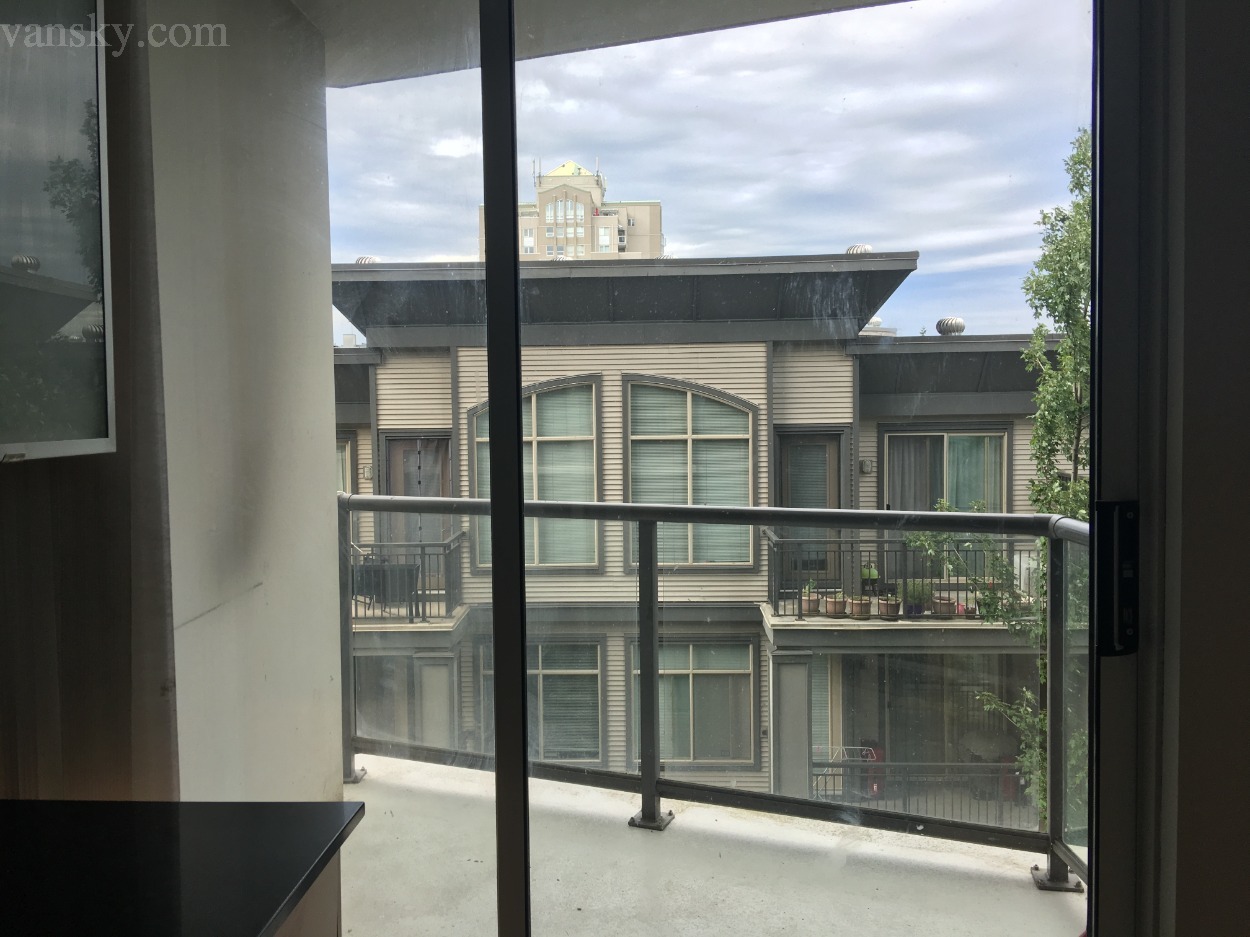 210218203810_Balcony.JPG