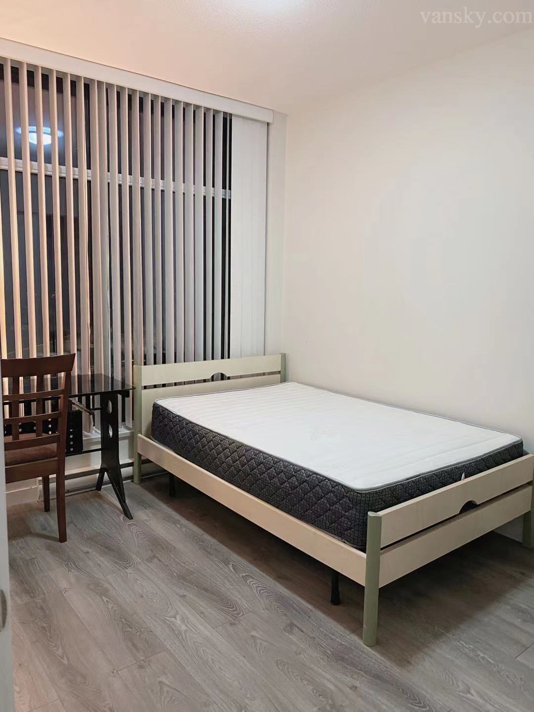 210228193819_bedroom.jpg
