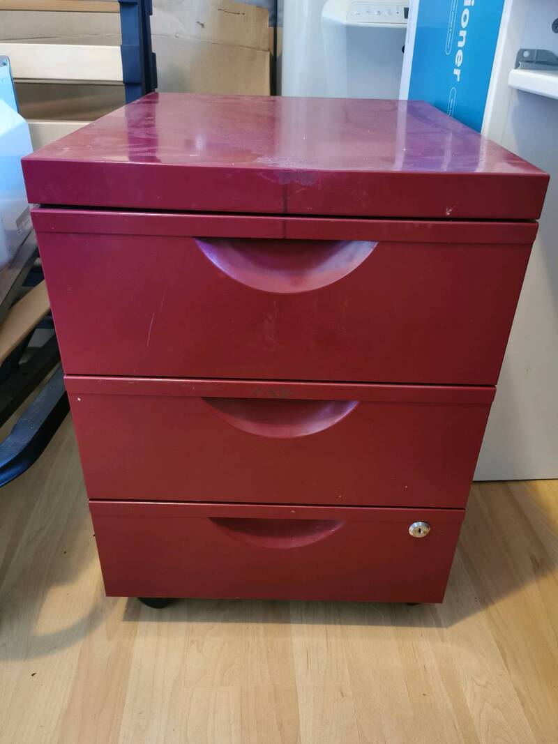 出售书桌 矮柜 BBQ空瓶 各30元 Burnaby Edmonds 附近自取