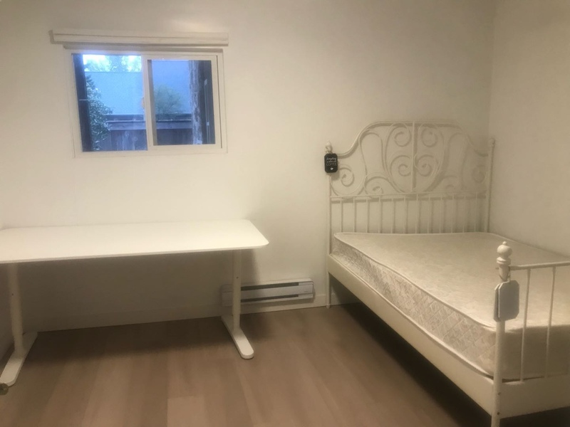 列治文4号路独立屋一楼安静单间带独卫