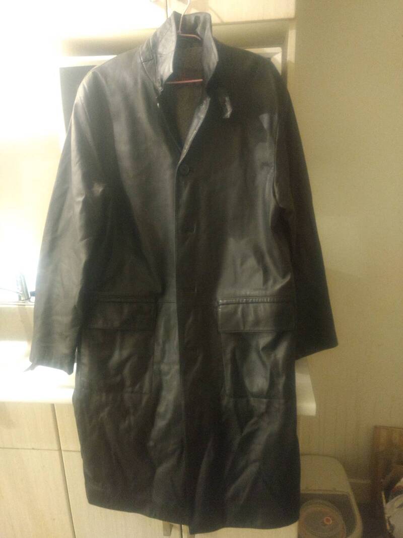 卖Danier皮长外套一件，Size: S/P UK34, FR44, ITL:44，8.5成新