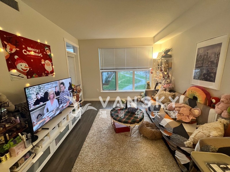 列治文Walmart 附近两房一卫