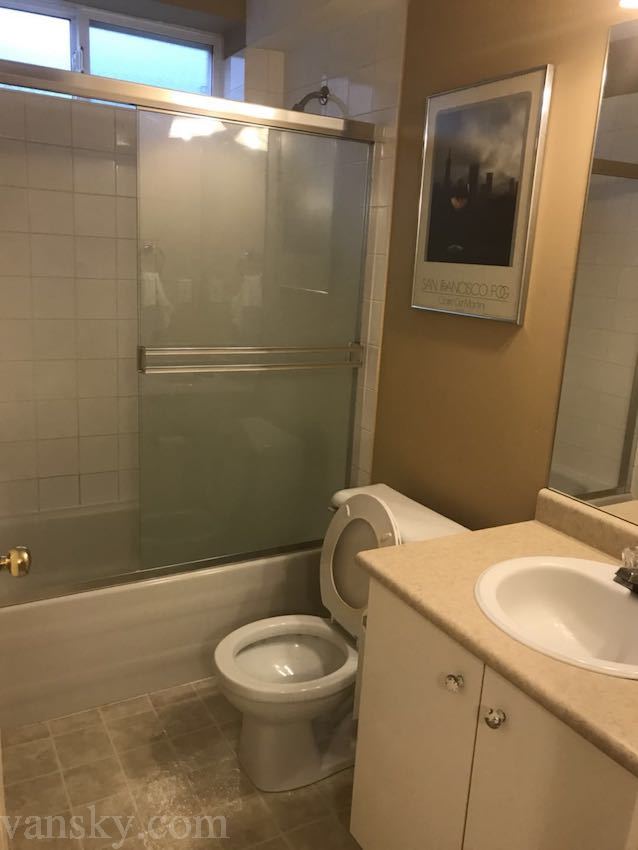 190416101818_bathroom.jpg