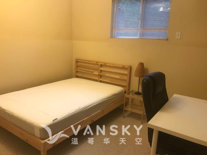 南素里学区房，两居半地下独立屋出租