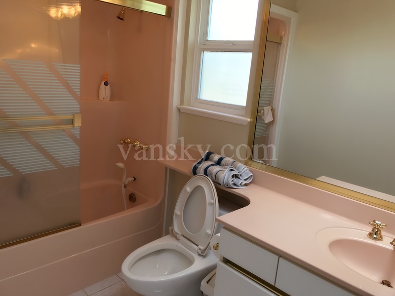 171029144347_Bathroom1.jpg
