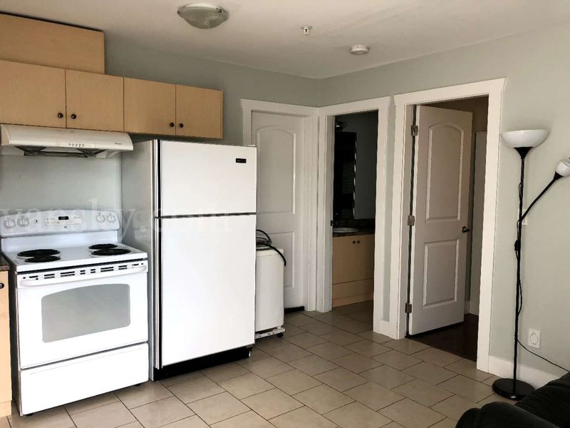 近LANGARA一室一厅独立出入半地下