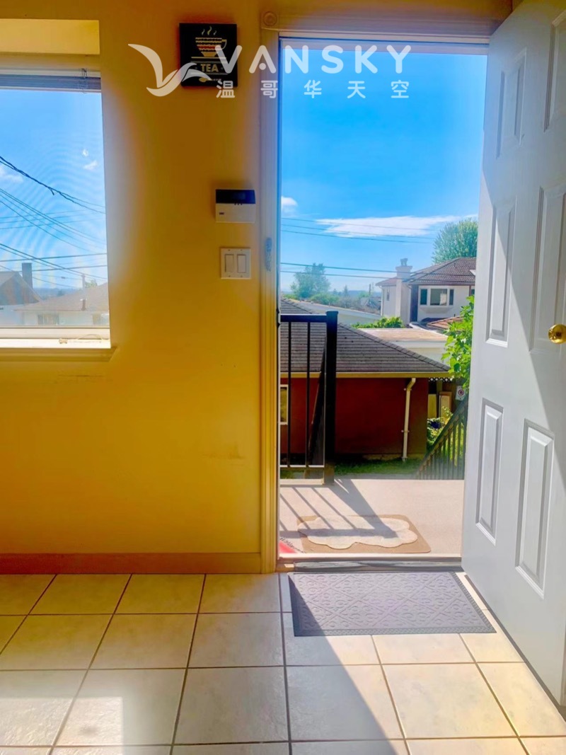 220912235201_1BedWindowdoor.jpeg