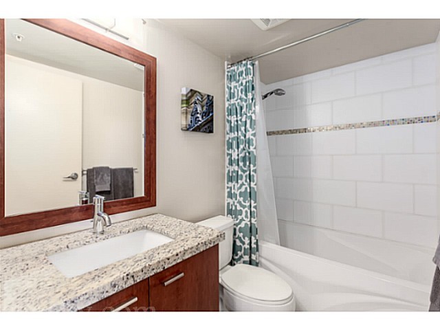181022105137_bathroom.jpg