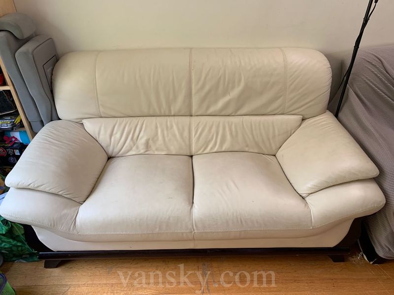 201107133956_sofa.jpg