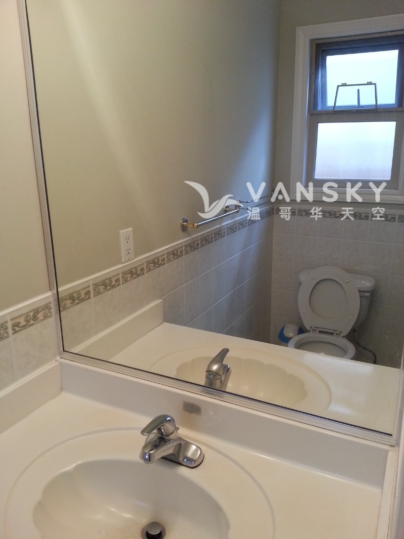 Metrotown独立屋地上一层套间出租 配独立厕所和淋浴  全包$650/月