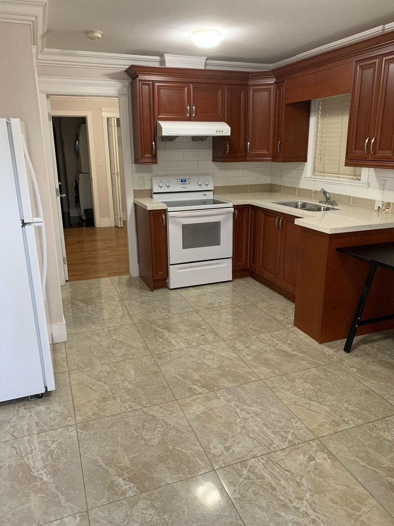 温哥华东区一房一厅出租