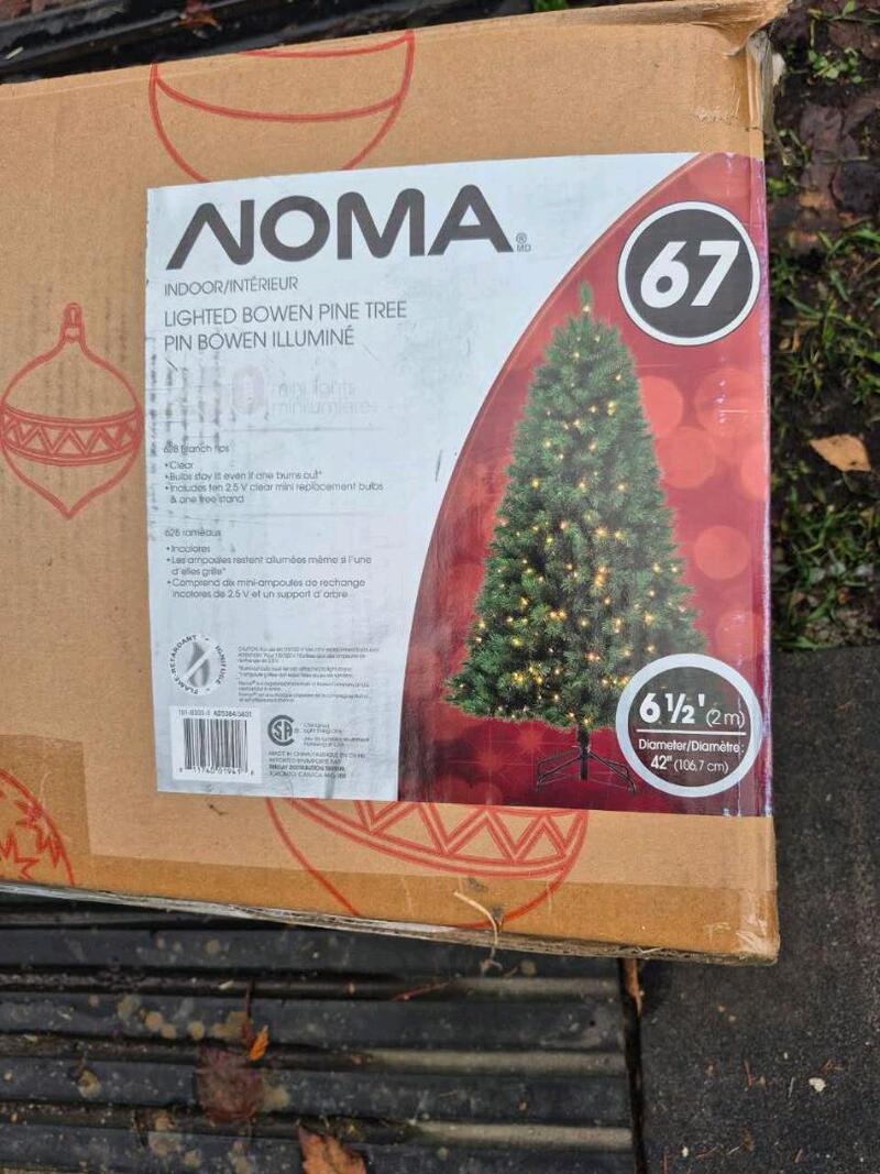 未拆封2米带灯圣诞树