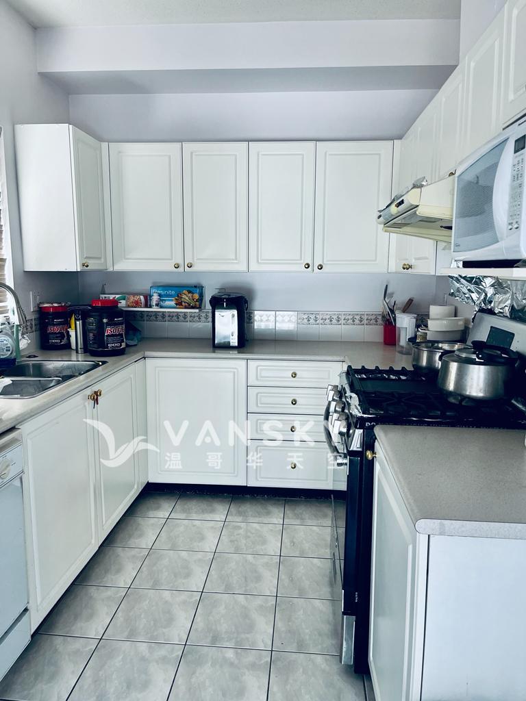 220822121731_Kitchen.jpeg